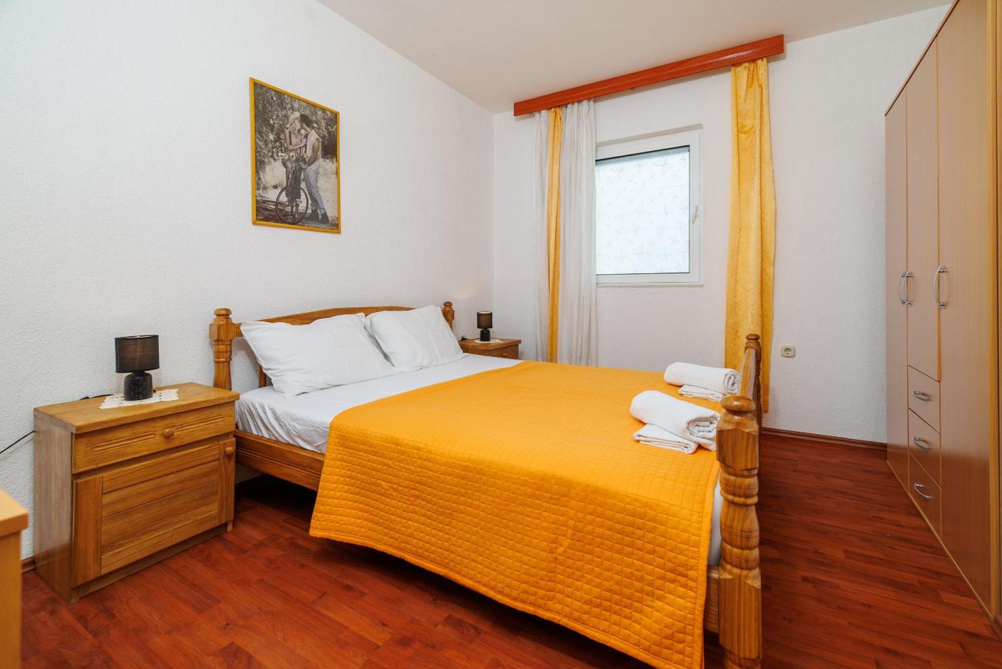 Apartments Mirela Карлобаг Екстериор снимка