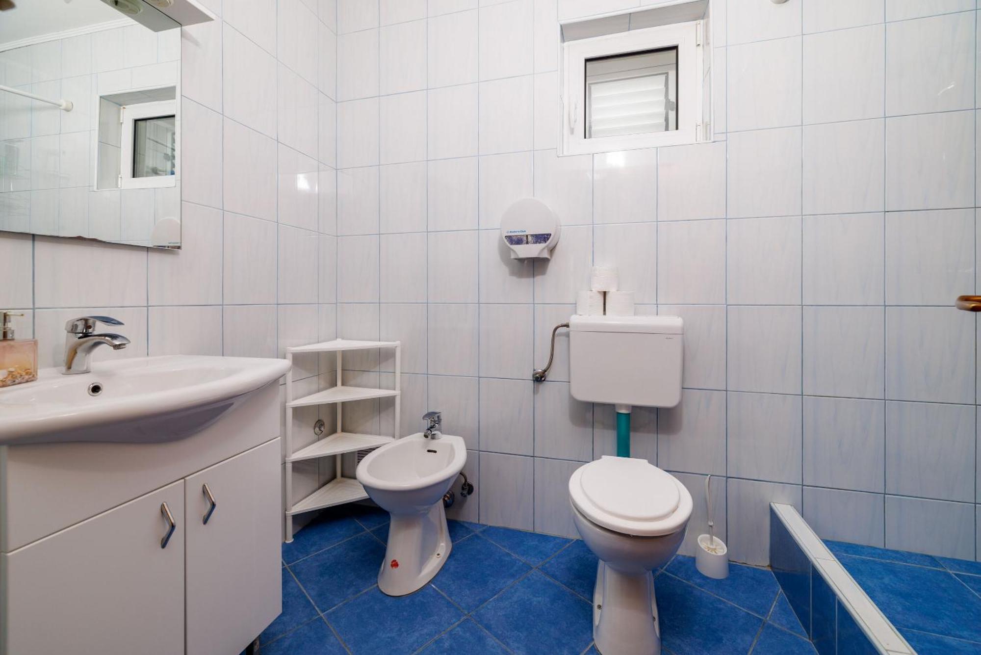 Apartments Mirela Карлобаг Екстериор снимка