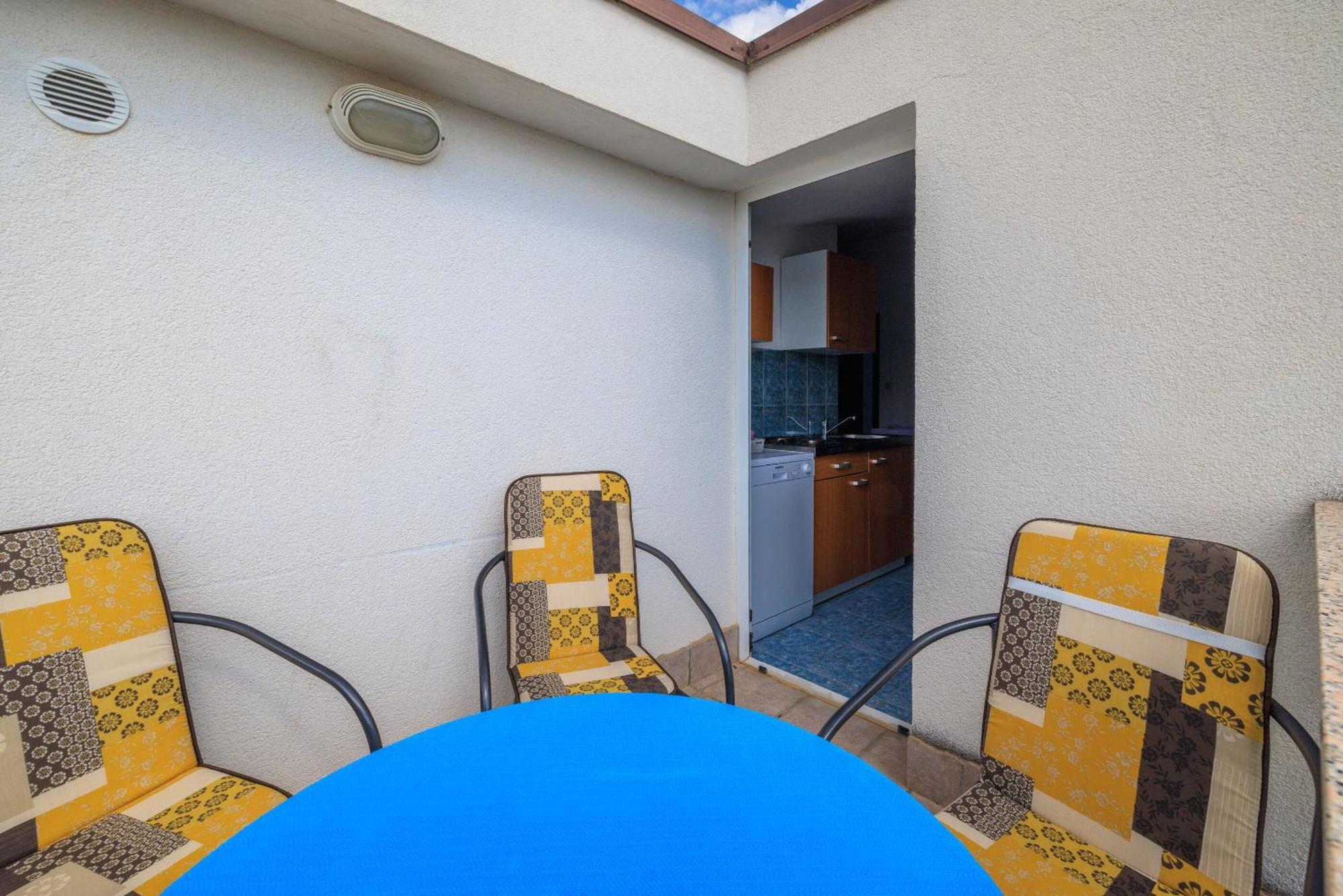 Apartments Mirela Карлобаг Екстериор снимка
